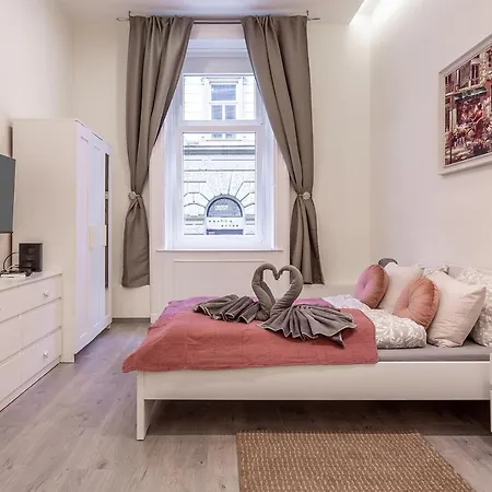 Goldcentral Comfort Apartment