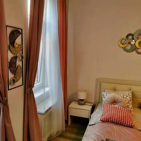 Goldcentral Comfort Apartment