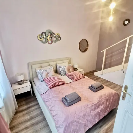 Goldcentral Comfort Apartment